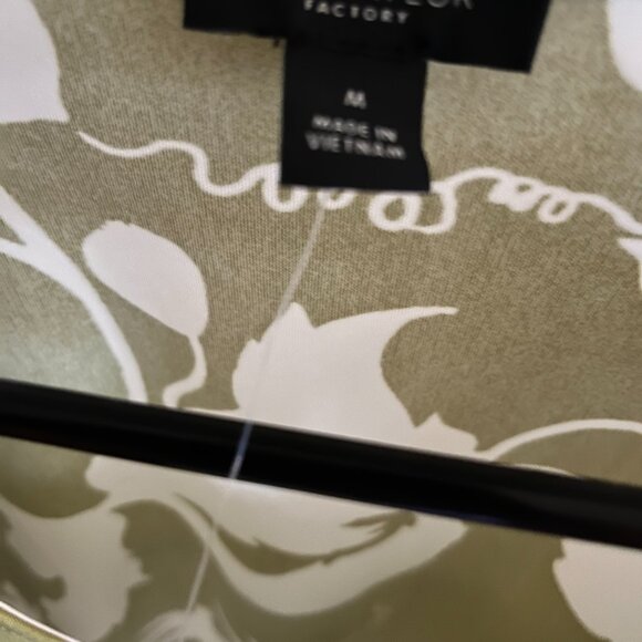 BNWT ANN TAYLOR FACTORY floral mixed media long sleeve tunic avocado / white (M) - Picture 2 of 4